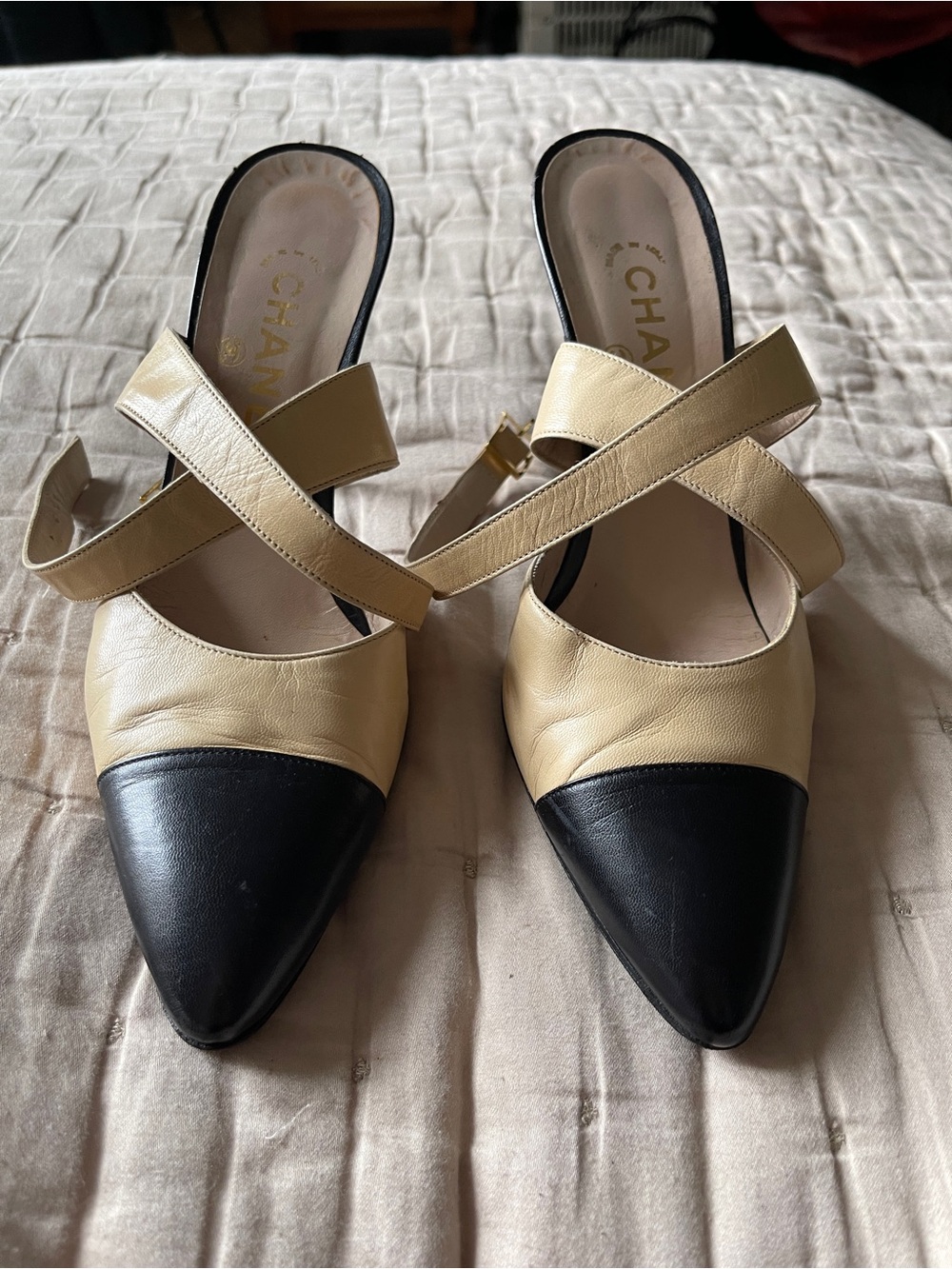 CHANEL Two-Tone Pointed-Toe Leather ankle strap in Beige and Black